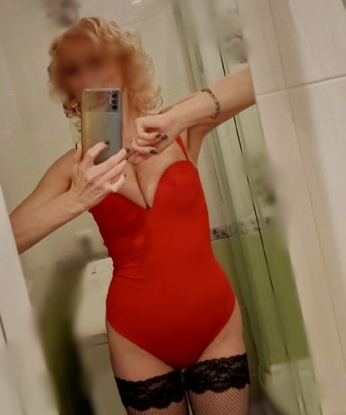 💋💫 Я живу в Москве, и могу быть твоей идеальной компаньонкой, как на вечеринке или деловом мероприятии, так и в уютной обстановке для интима. 🌹✨ Мои услуги охватывают все твои сексуальные предпочтения, я готова на все, чтобы удовлетворить тебя. ⚡️🔥 Кроме того, у меня есть отличные отзывы, которые подтверждают мою незабываемую способность доставить истинное удовольствие и наслаждение каждому моему клиенту. 💯🌟 Не упускай возможность окунуться в мир страсти, встретившись со мной! Посмотри мои фото ниже и позвони мне прямо сейчас! 📸📞💕 Жанна